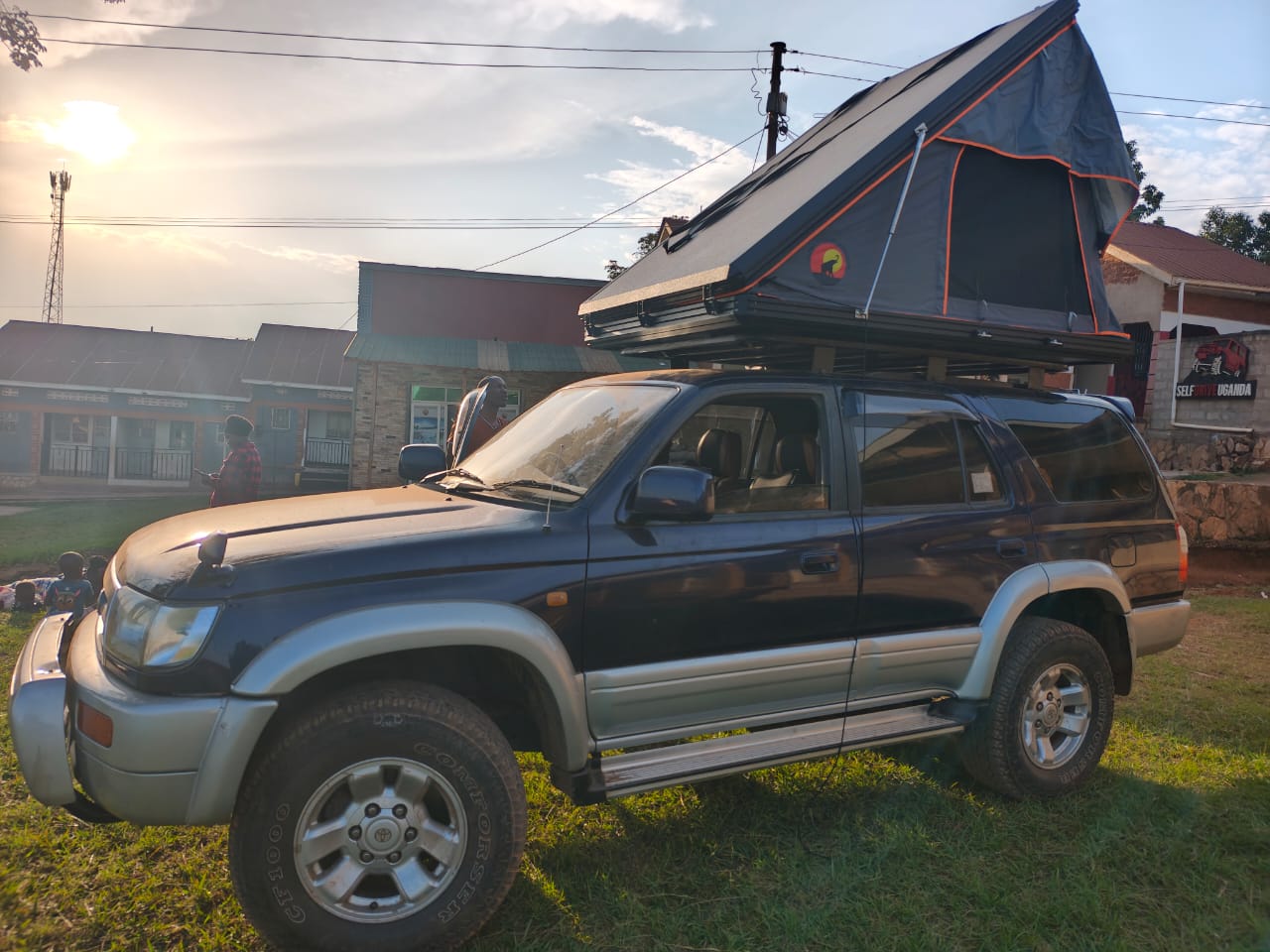 Advantages of Traveling with a Family Rooftop Tent on an African Safari